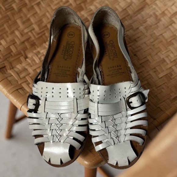 chic Shoes - Vintage Chicory Sport Women's White Leather Sandals Size 6